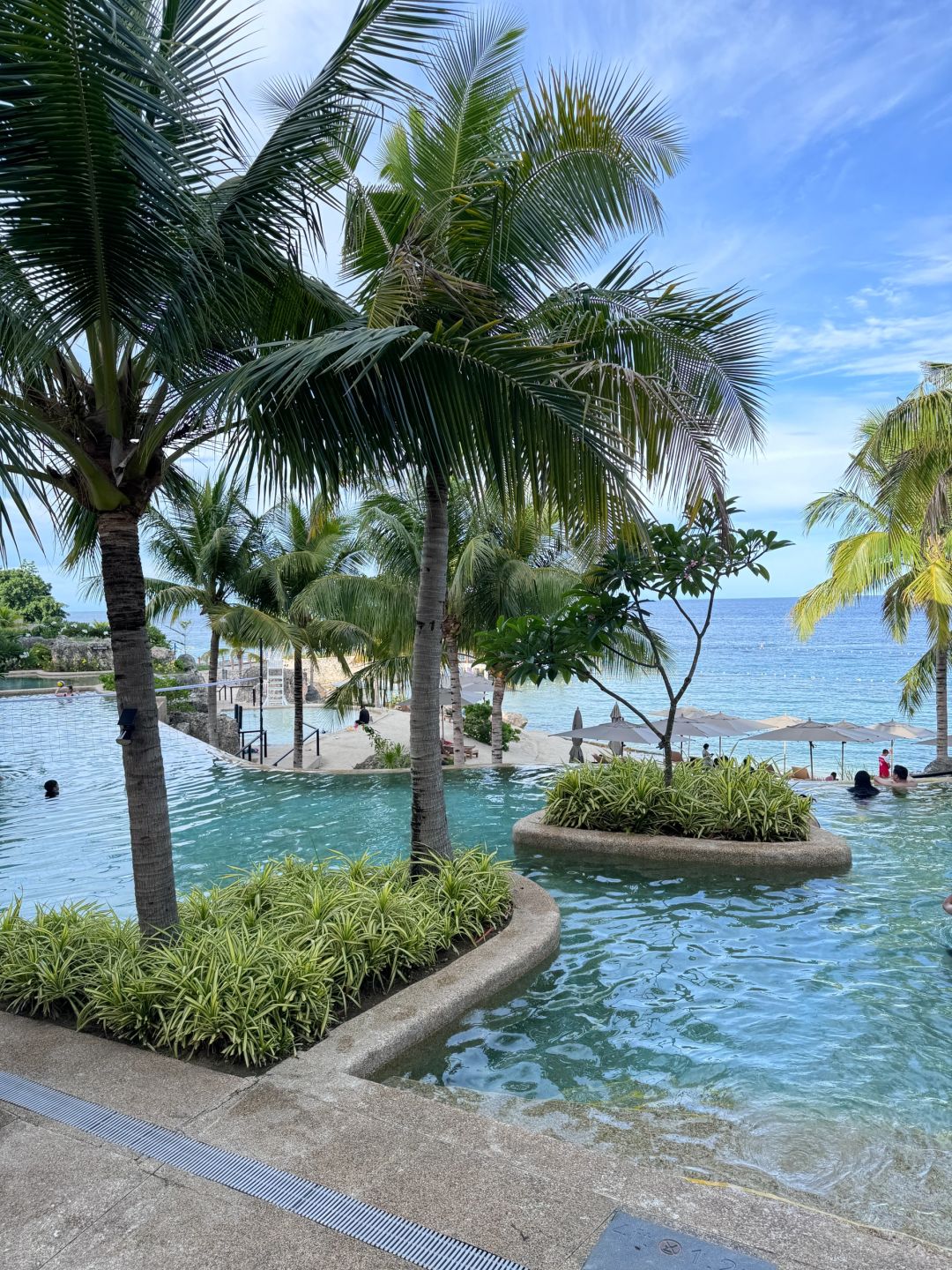 Cebu-Sheraton Cebu Resort, travel is about eating, playing in the water, drinking and sleeping