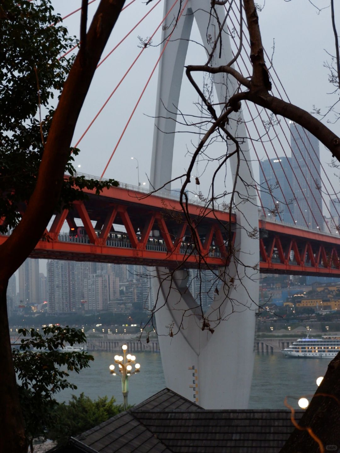 Sichuan-Experience the joy of climbing in the mountainous city at Haolao Street in Longmen, Chongqing！