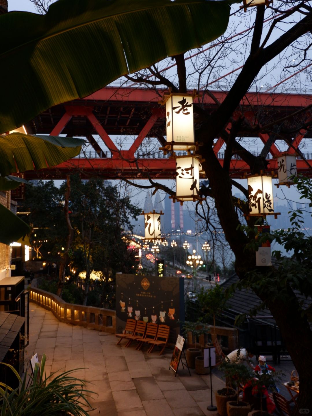 Sichuan-Experience the joy of climbing in the mountainous city at Haolao Street in Longmen, Chongqing！