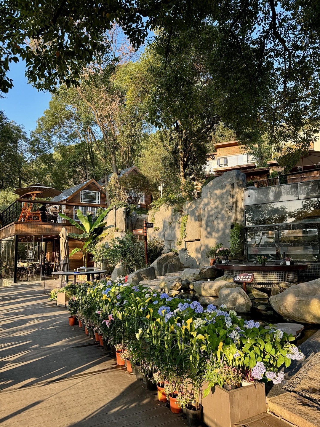 Hunan-Only locals can find Changsha Xishan Yunjing Restaurant, a paradise surrounded by flowers and green trees!