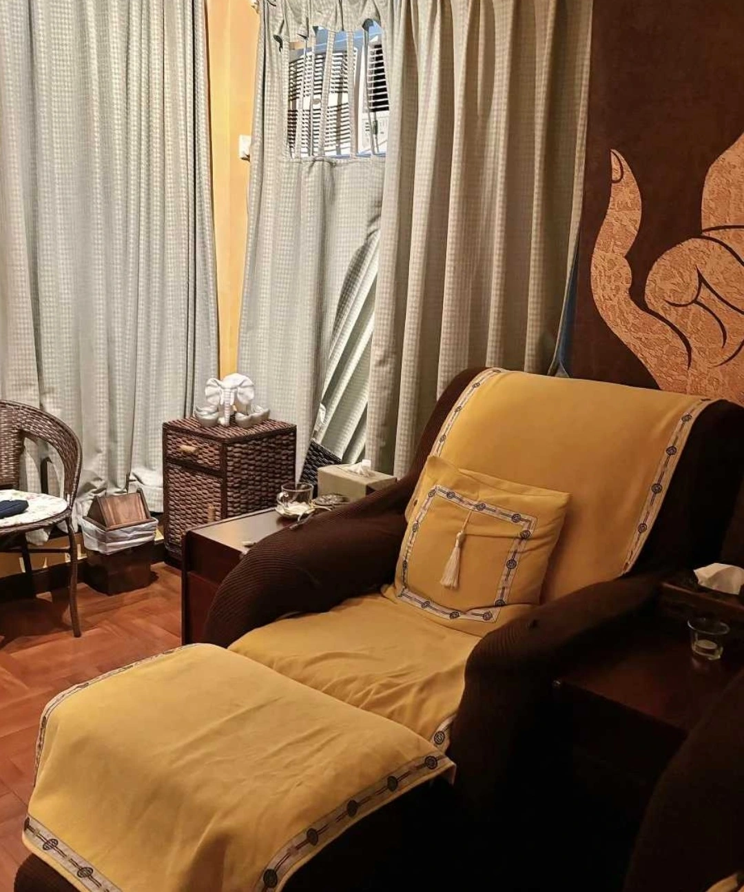 Hong kong-Hong Kong Tsim Sha Tsui Treasure Massage Thai-Smile Thai Back Hall, all masseurs are Thai