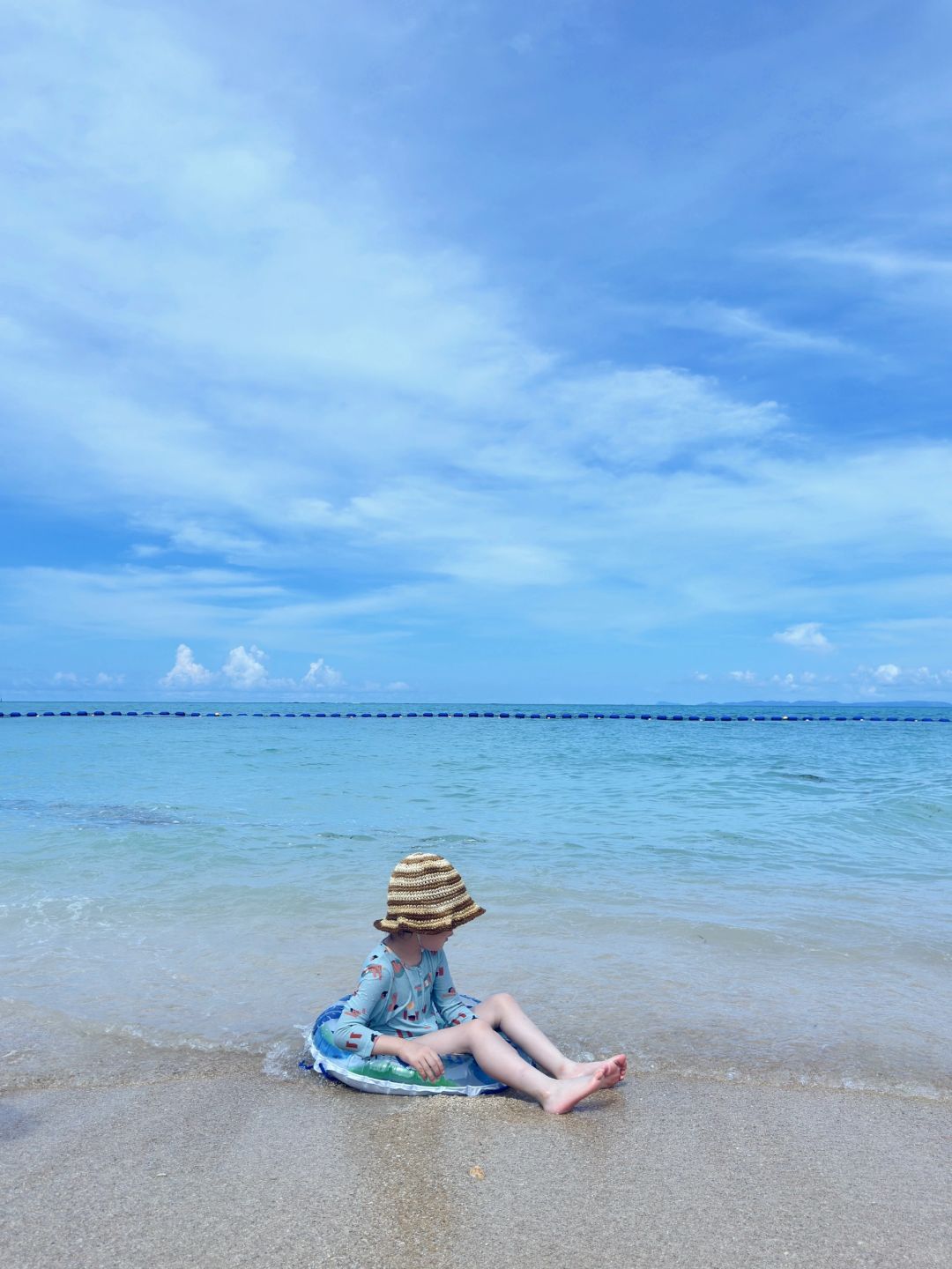 Okinawa-Ryukyu Resort Hotel in Okinawa provides brand new beach slippers and beach bags for free