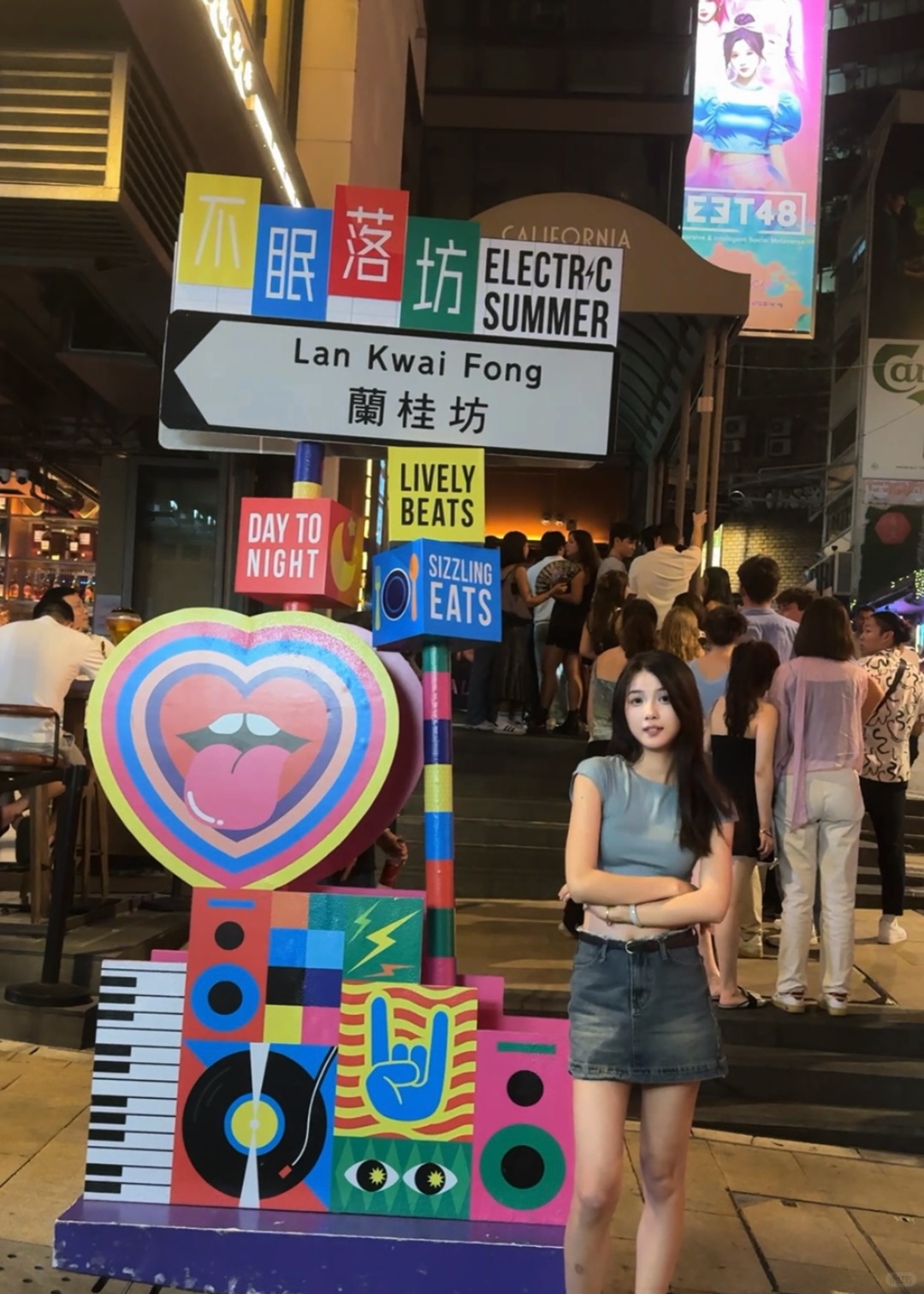 Hong kong-Drink and dance at Faye Bar, Zeus Club and Space Bar. Crazy nightlife in Lan Kwai Fong