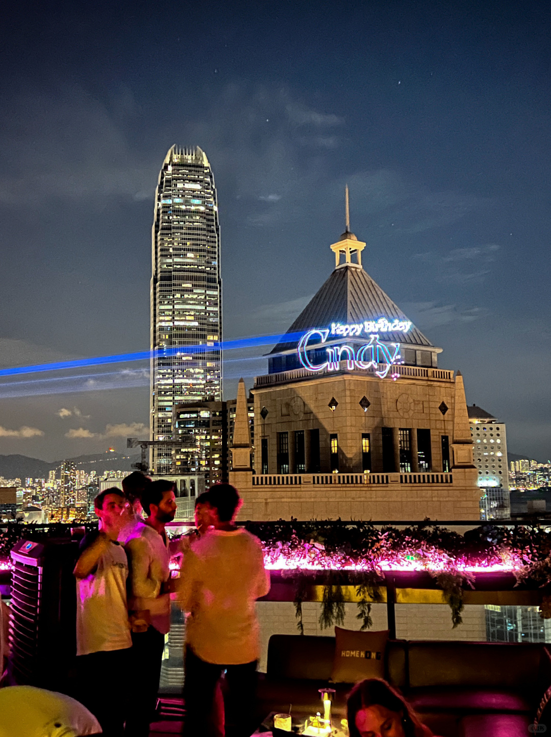 Hong kong-Drink and dance at Faye Bar, Zeus Club and Space Bar. Crazy nightlife in Lan Kwai Fong