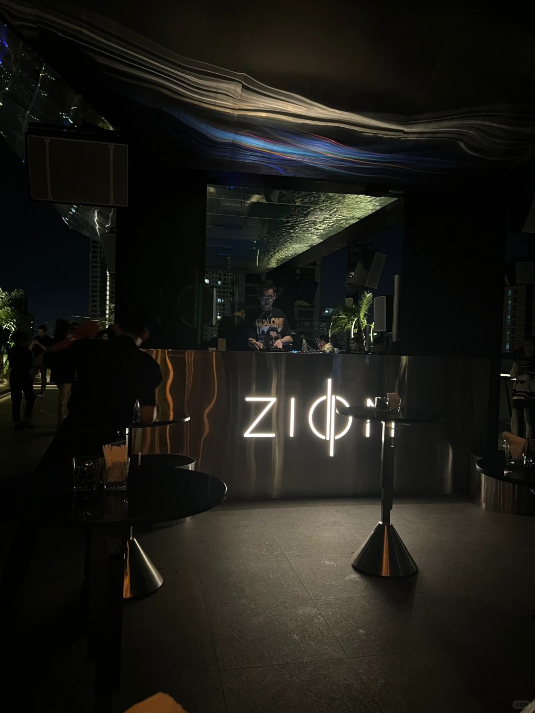 Ho Chi Minh-Zion Sky Lounge, Luxurious nightclub in Ho Chi Minh City, has a beautiful view on the rooftop