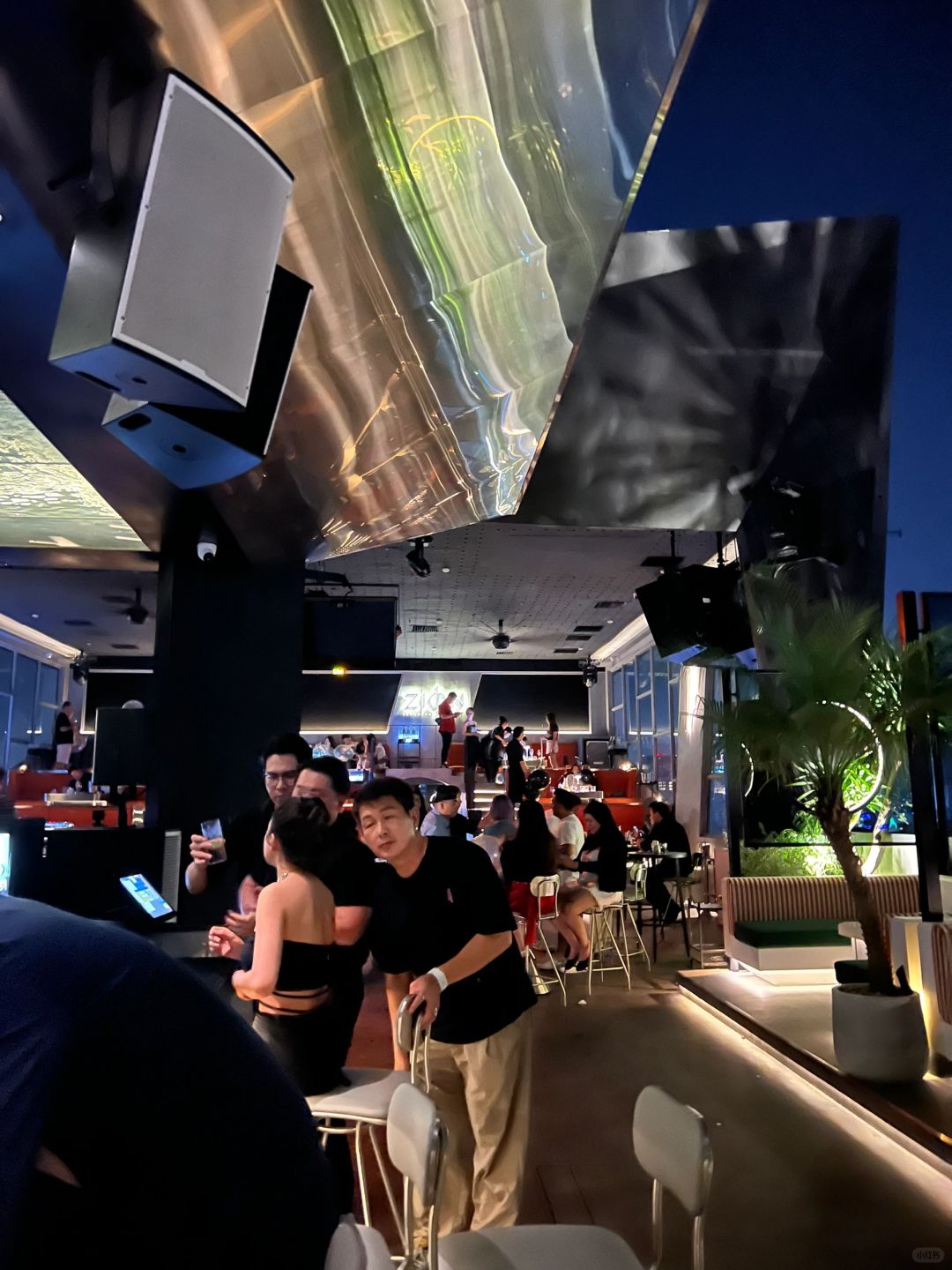 Ho Chi Minh-Zion Sky Lounge, Luxurious nightclub in Ho Chi Minh City, has a beautiful view on the rooftop