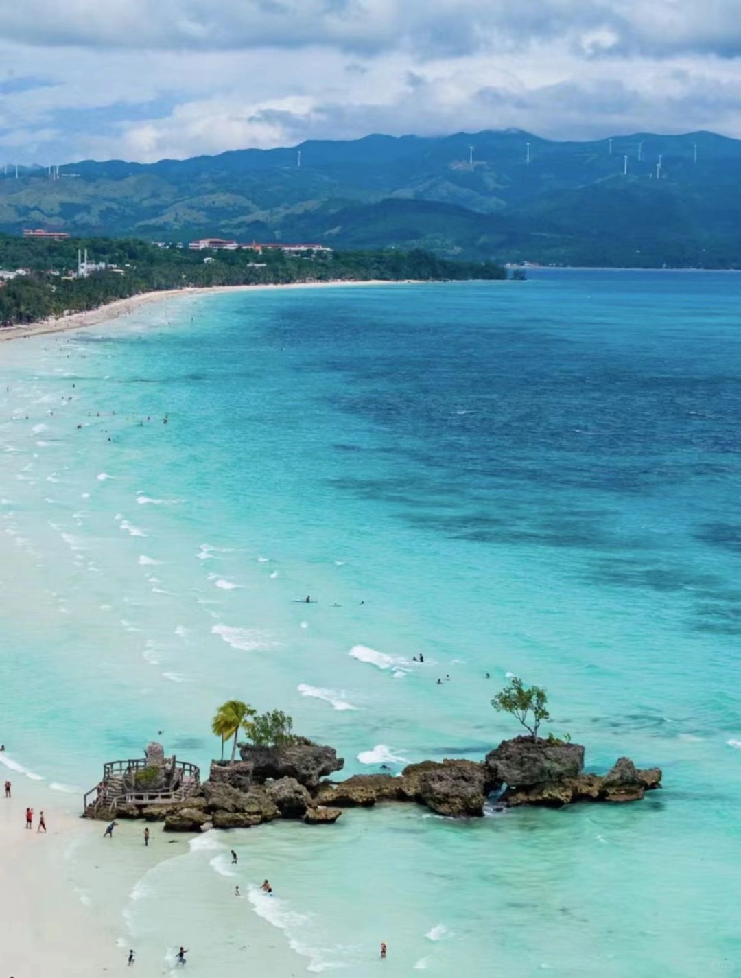 Boracay-Boracay's seven-kilometer-long white sand beach is world-famous and is rated as the most beautiful island in the world by National Geographic.