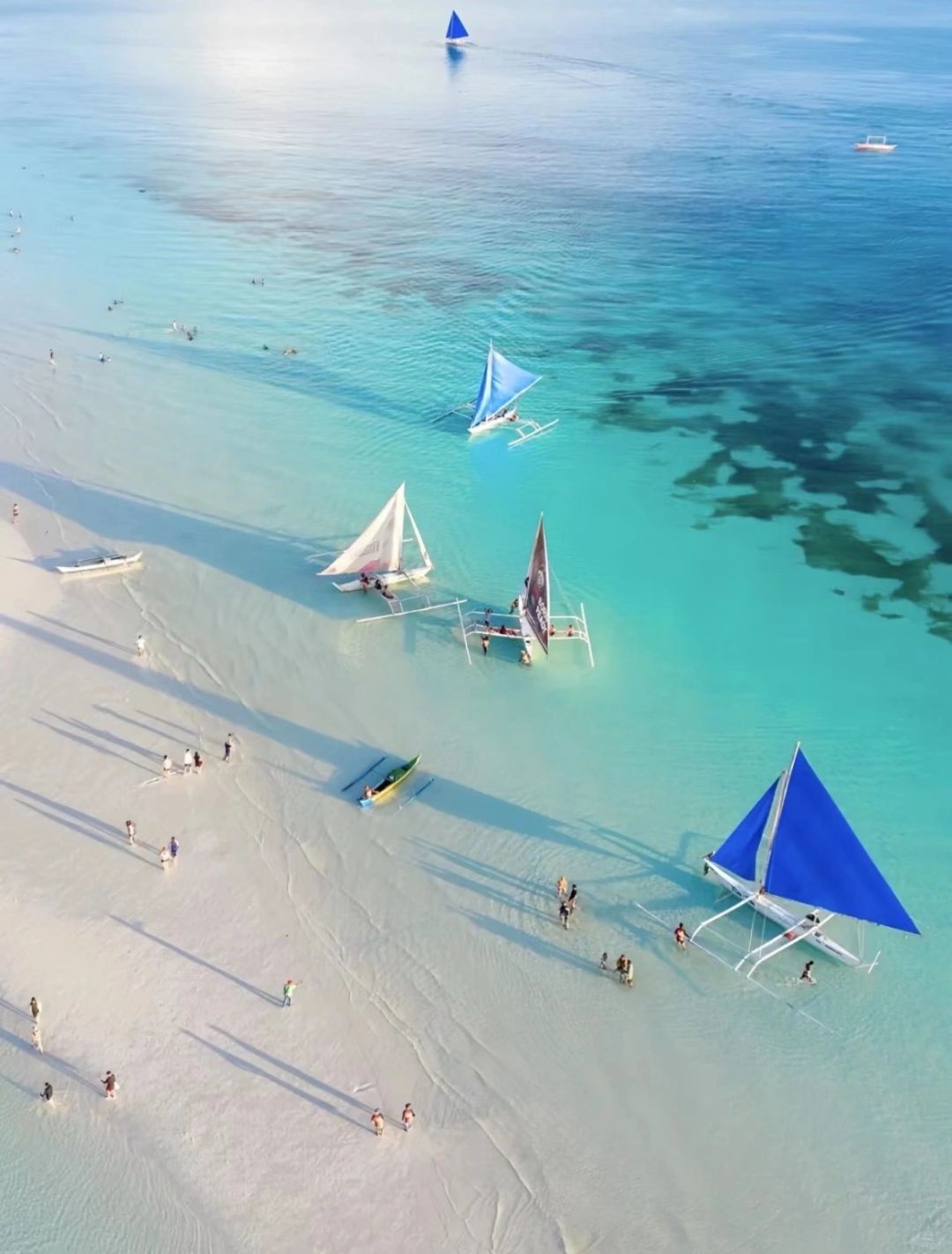 Boracay-Boracay's seven-kilometer-long white sand beach is world-famous and is rated as the most beautiful island in the world by National Geographic.