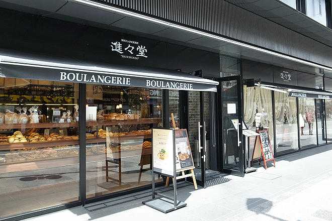 Osaka-A century-old restaurant in Kyoto called Jinjindo. All-you-can-eat breakfast with  cheap and popular bread