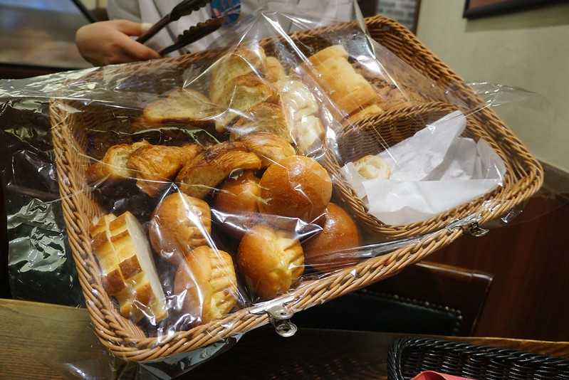 Osaka-A century-old restaurant in Kyoto called Jinjindo. All-you-can-eat breakfast with  cheap and popular bread