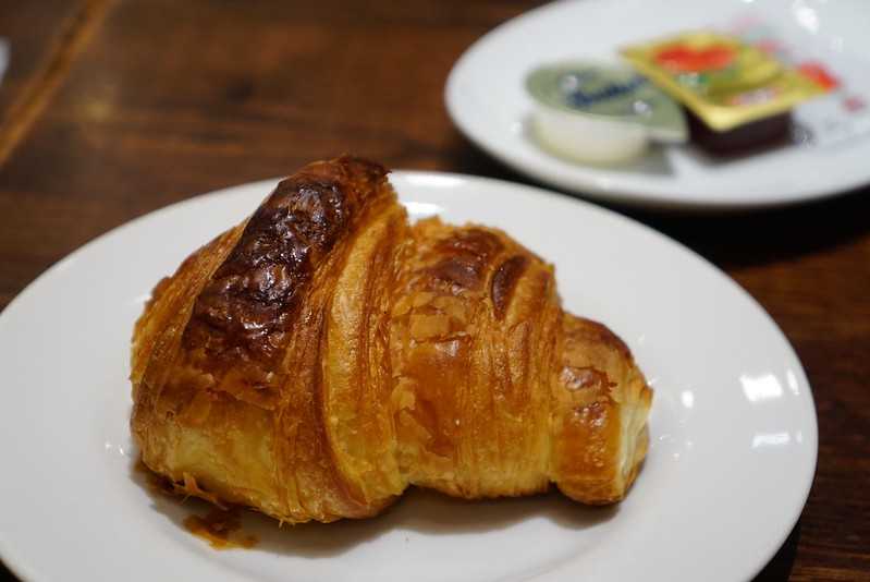 Osaka-A century-old restaurant in Kyoto called Jinjindo. All-you-can-eat breakfast with  cheap and popular bread