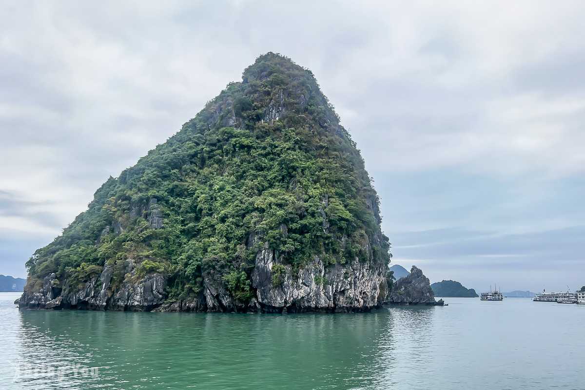 Hanoi-Halong Bay cruise tour itinerary planning from Hanoi, Vietnam, must-see attractions guide