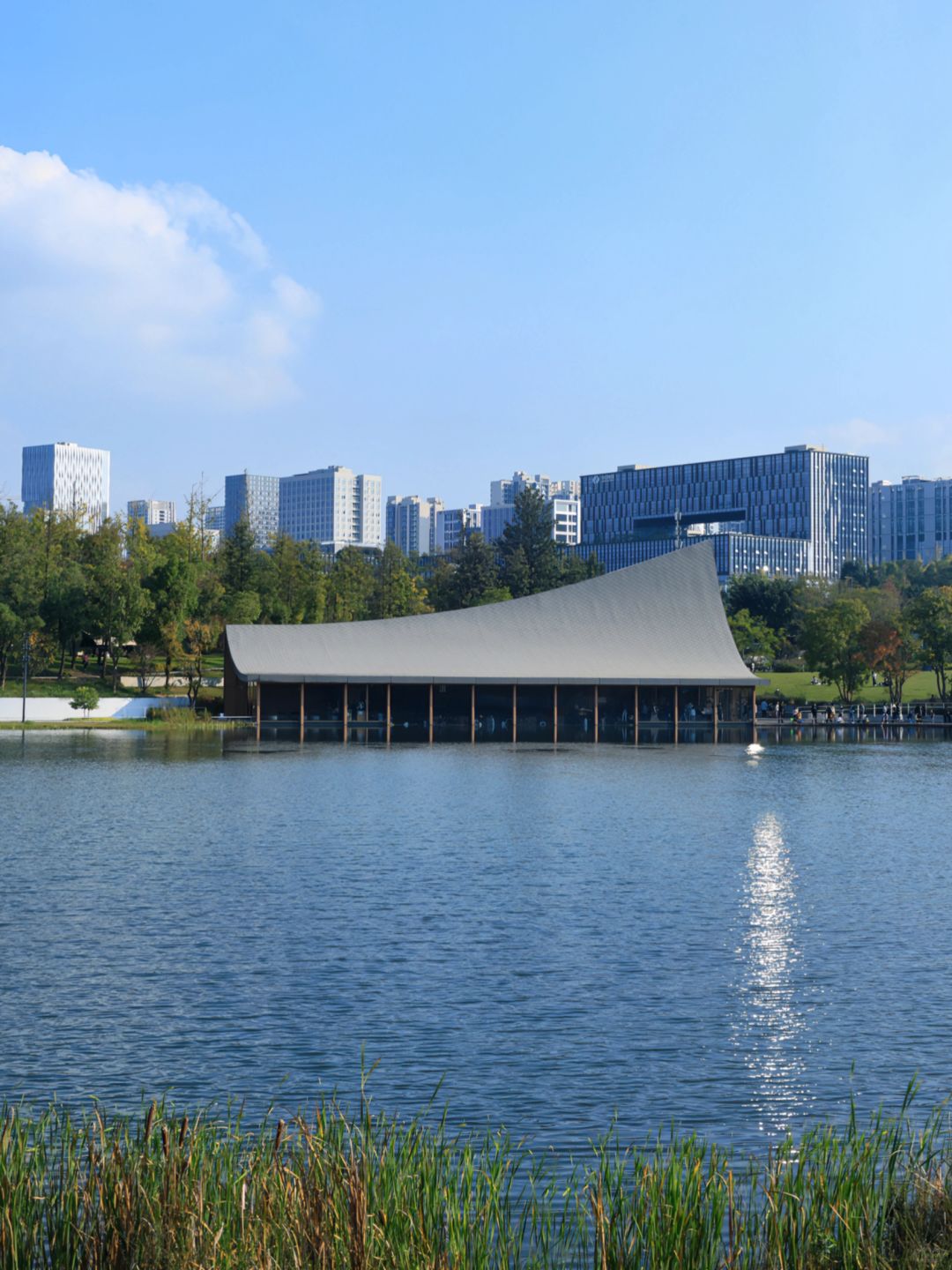 Sichuan-Xinglong Lake in Chengdu provides a seaside experience!