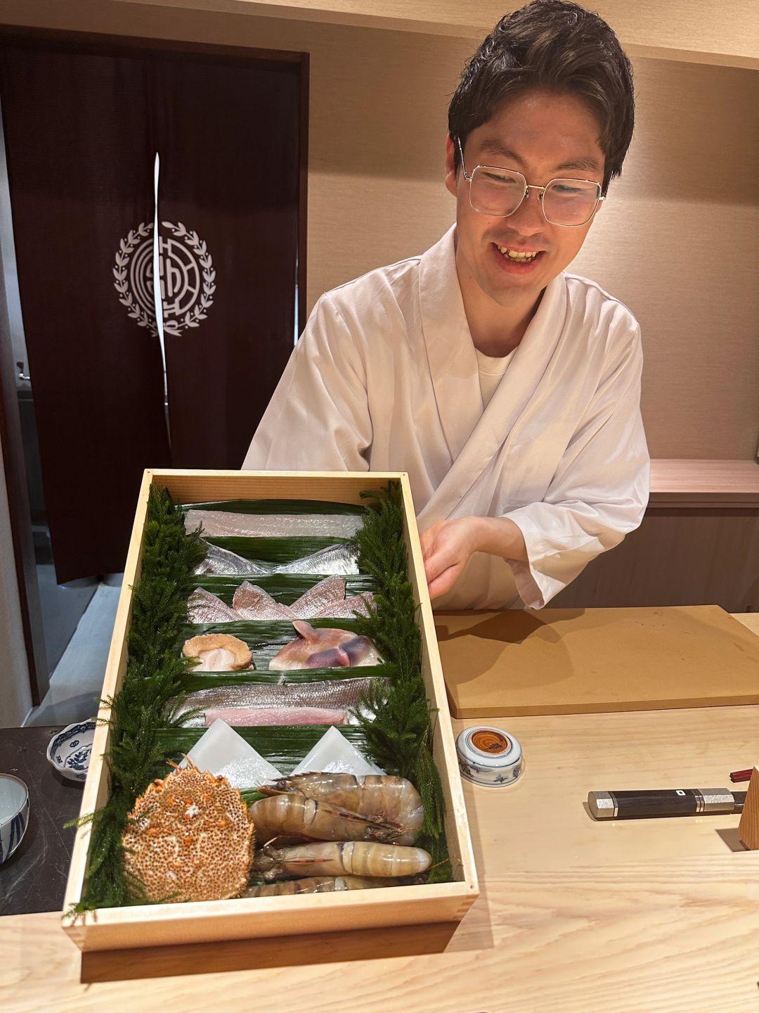 Osaka-Omakase with full emotional value：a journey to delicious food-- Thick-cut tuna with salmon roe,Hairy crab