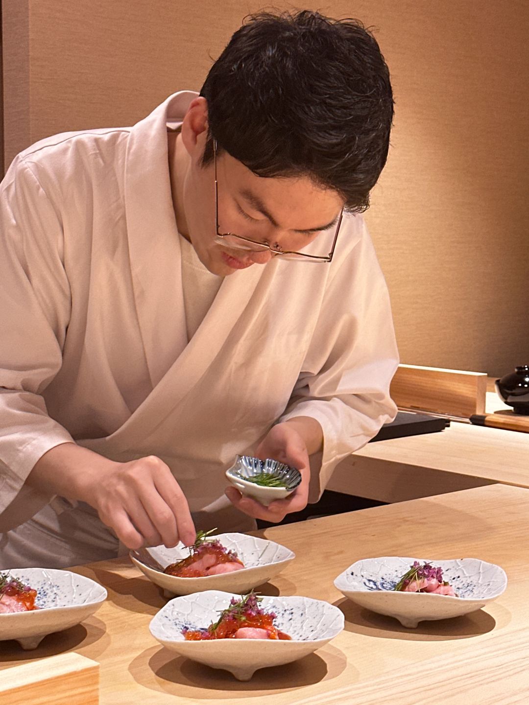 Osaka-Omakase with full emotional value：a journey to delicious food-- Thick-cut tuna with salmon roe,Hairy crab