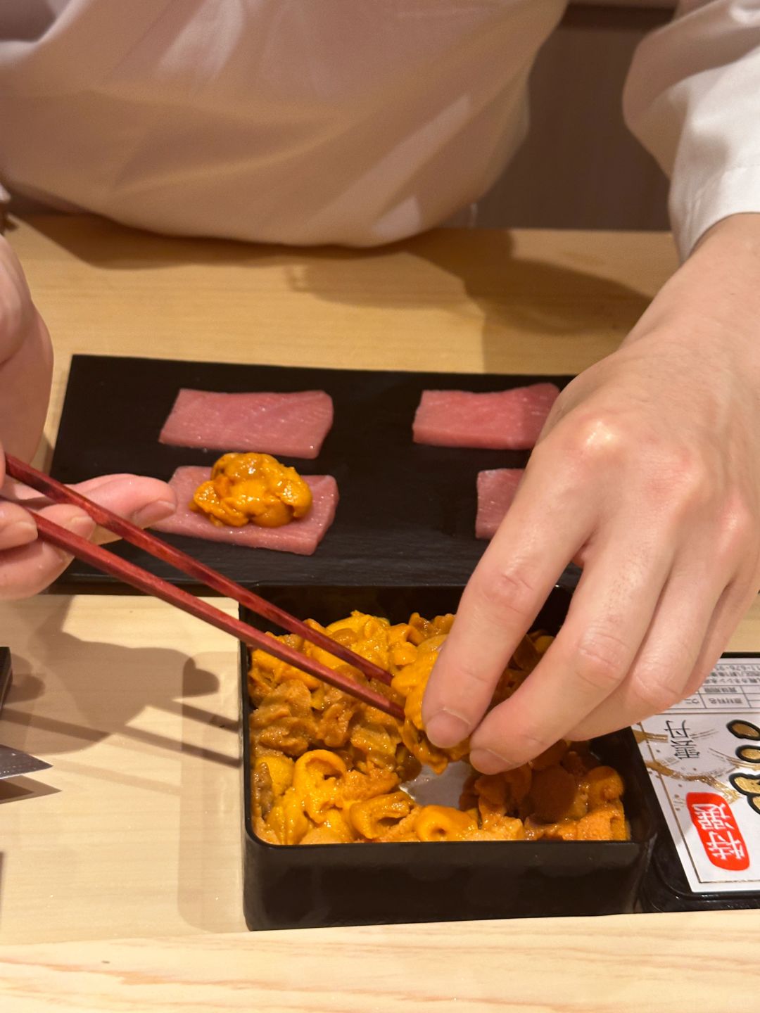 Osaka-Omakase with full emotional value：a journey to delicious food-- Thick-cut tuna with salmon roe,Hairy crab