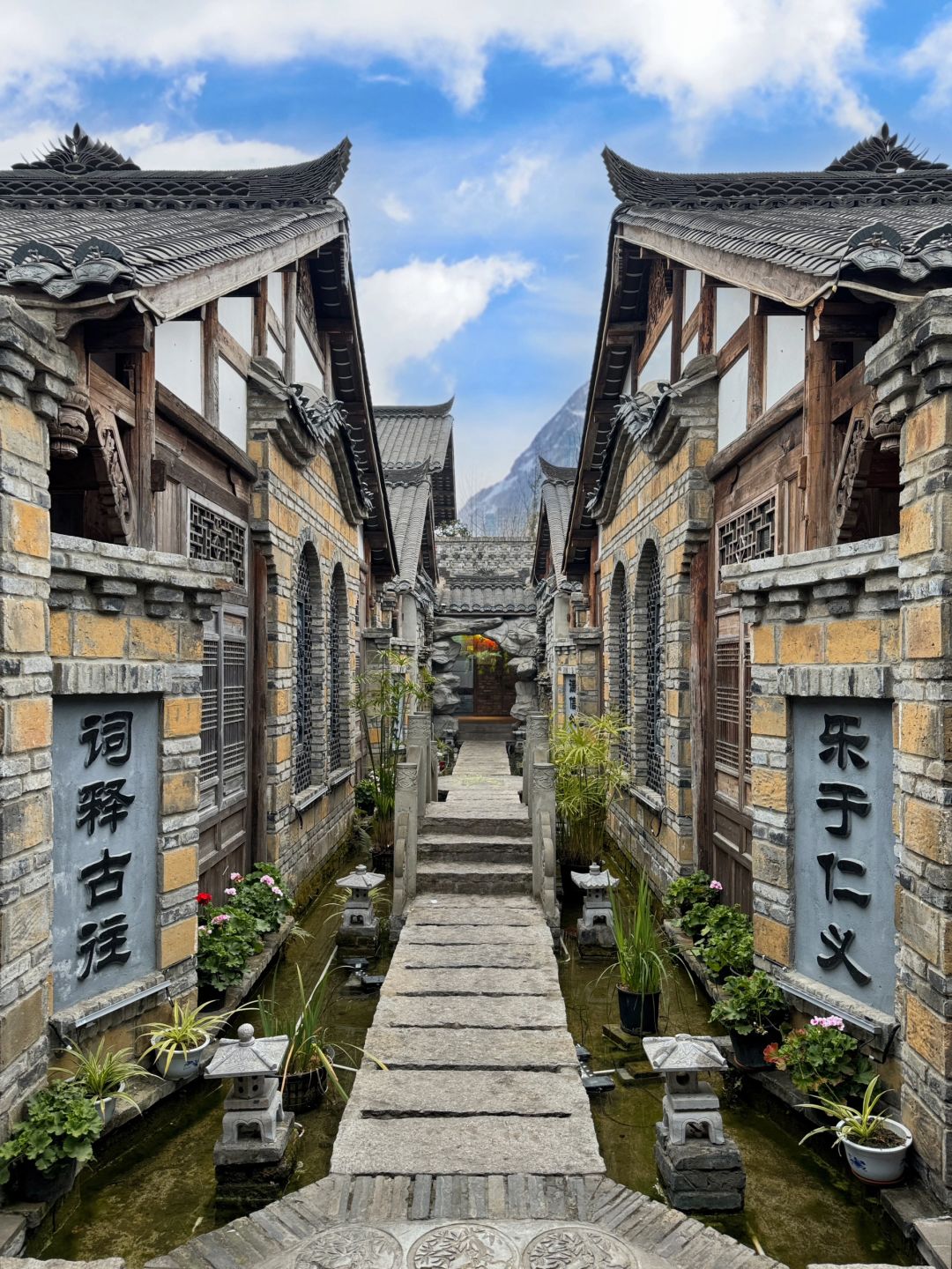 Sichuan-When traveling to Chengdu, you must not miss the ancient and romantic Three Saints Town!