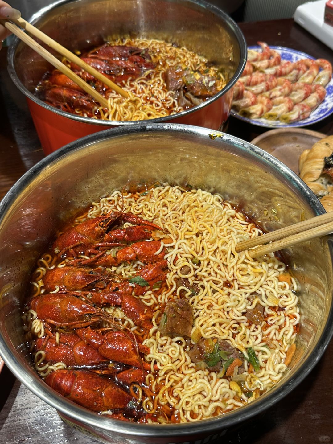 Jiangsu/Zhejiang/Shanghai-Come to Shanghai Shrimp Fun restaurant eating XXL size crayfish instant noodles！