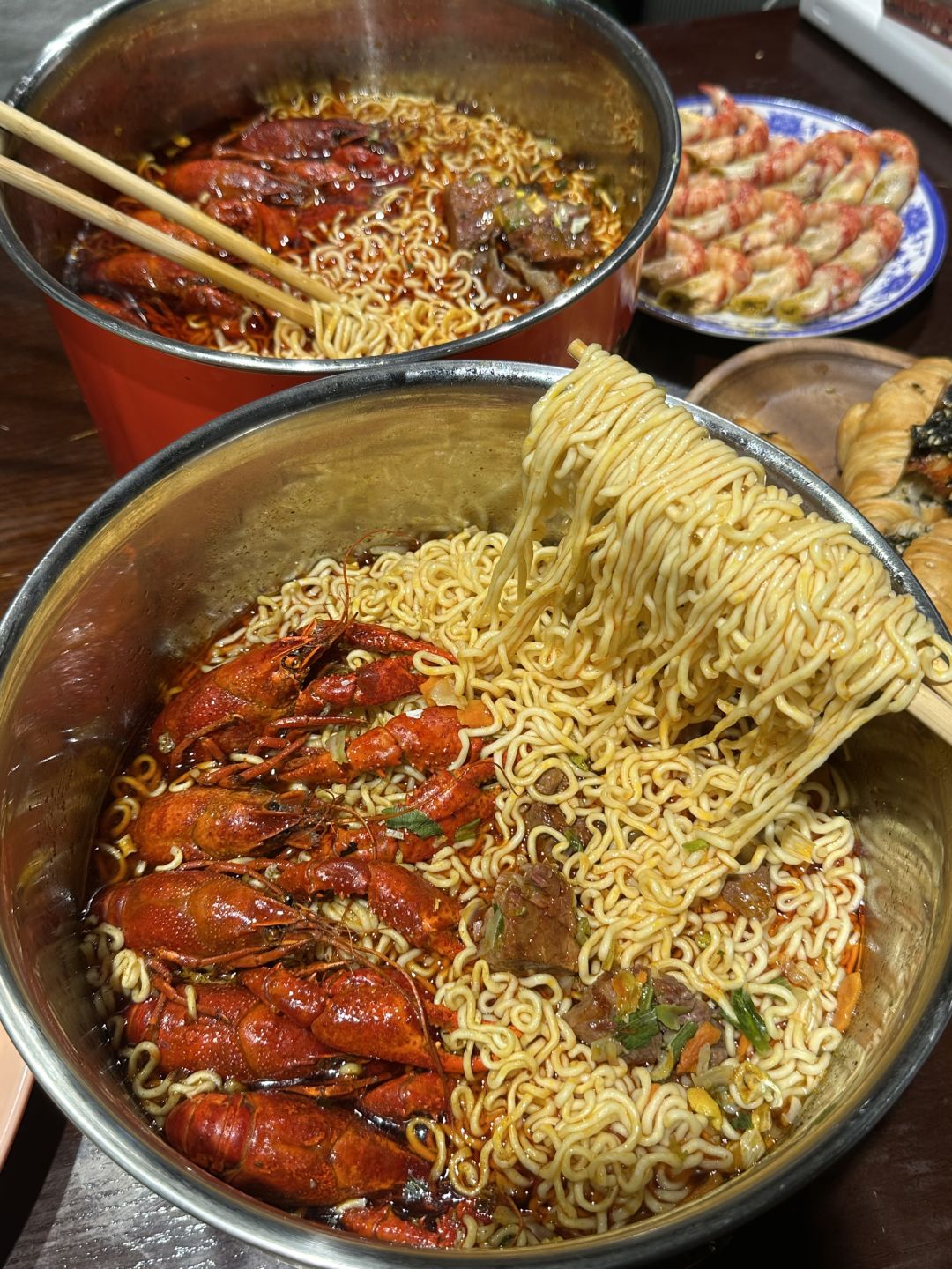 Jiangsu/Zhejiang/Shanghai-Come to Shanghai Shrimp Fun restaurant eating XXL size crayfish instant noodles！