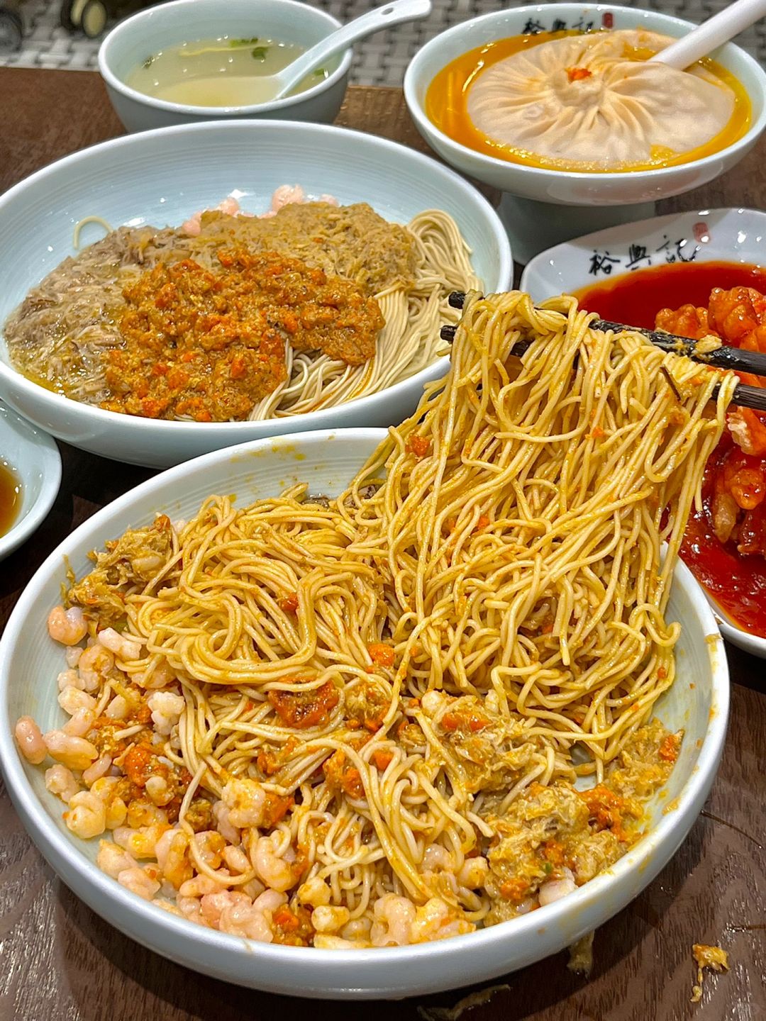 Jiangsu/Zhejiang/Shanghai-Shanghai Yuxingji Bund Branch restaurant! Don’t miss its crab roe noodles and crab noodle soup！