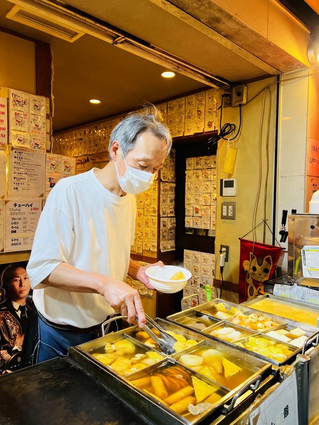 Osaka-Dotonbori, the shining pearl of Osaka, is the most famous shopping and food destination