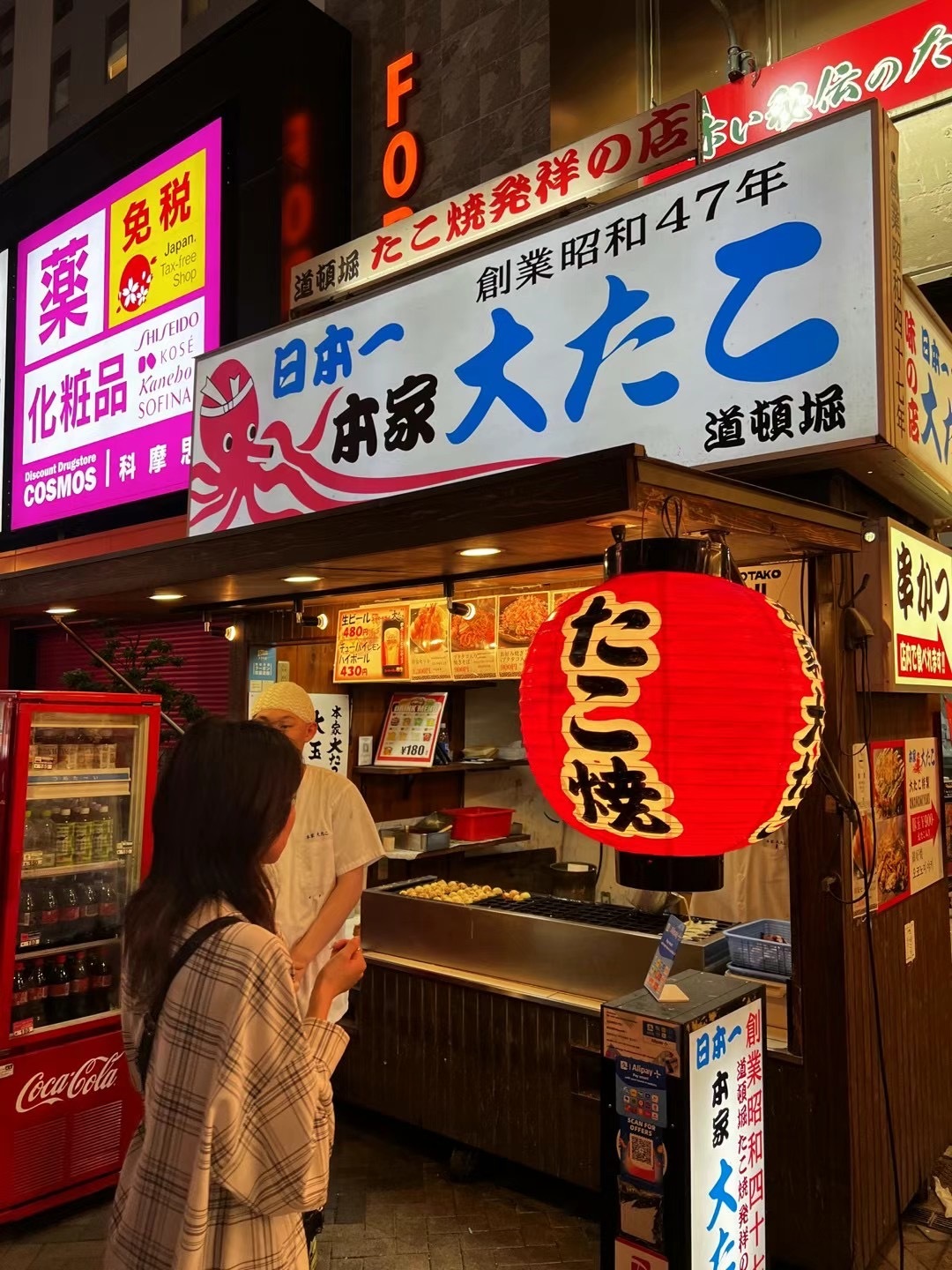 Osaka-Dotonbori, the shining pearl of Osaka, is the most famous shopping and food destination