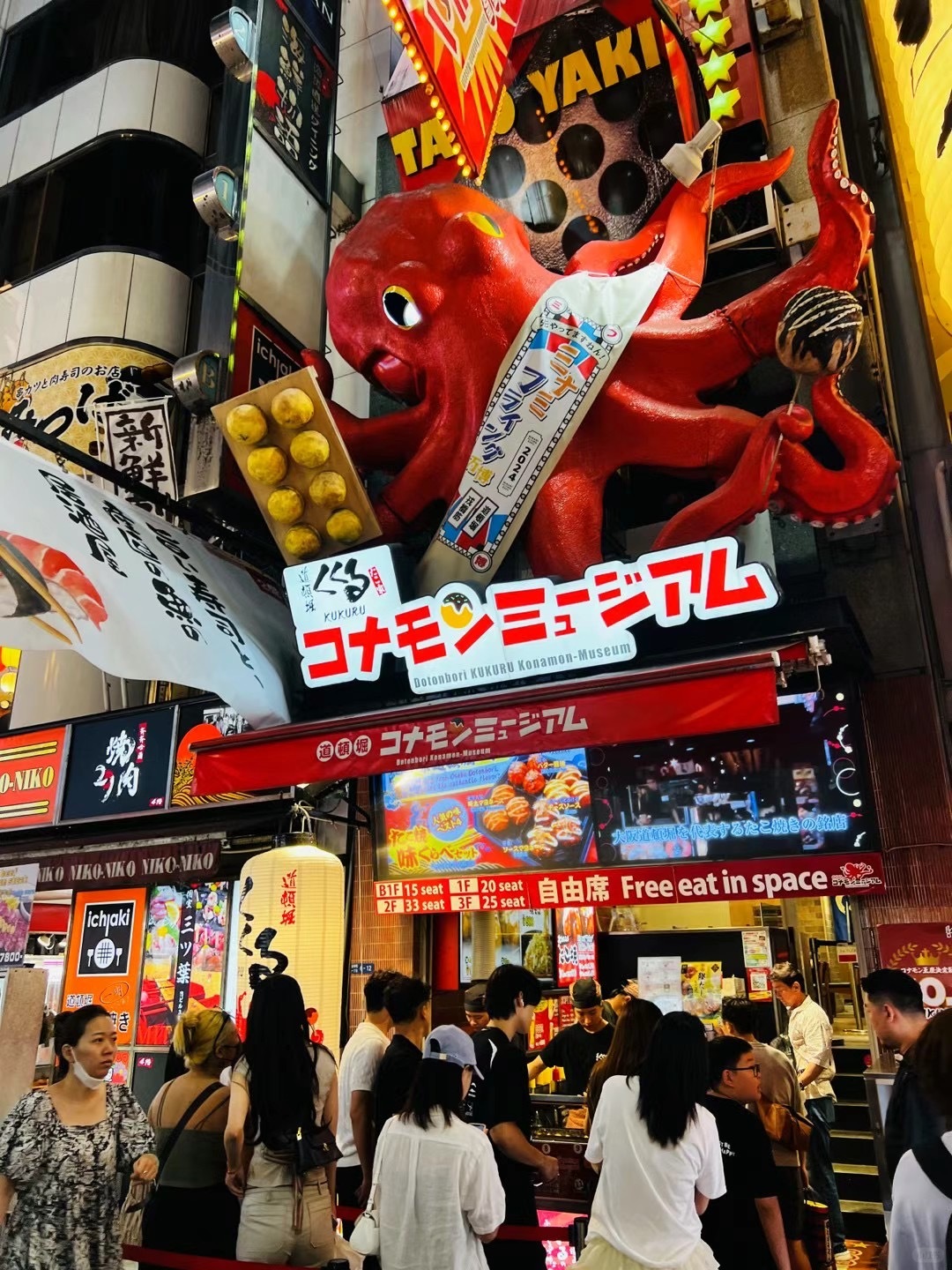 Osaka-Dotonbori, the shining pearl of Osaka, is the most famous shopping and food destination