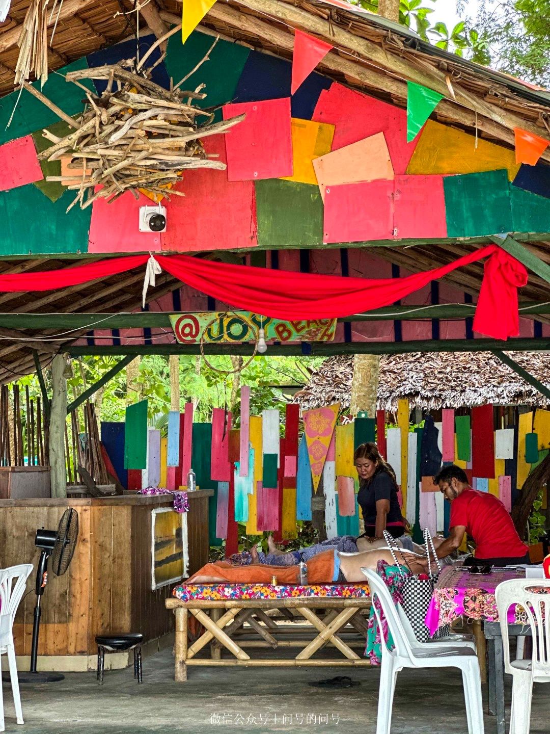 Krabi-Joy Beach Cafe, an open-air restaurant/bar next to the beach in Ao Nang, Krabi, Thailand