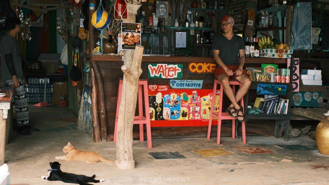 Krabi-Joy Beach Cafe, an open-air restaurant/bar next to the beach in Ao Nang, Krabi, Thailand