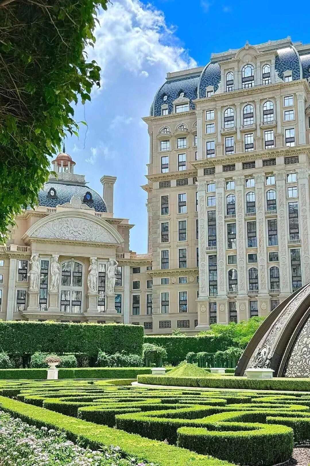 Macao-Garden view room at Grand Lisboa Hotel in Macau, a castle hidden in the garden