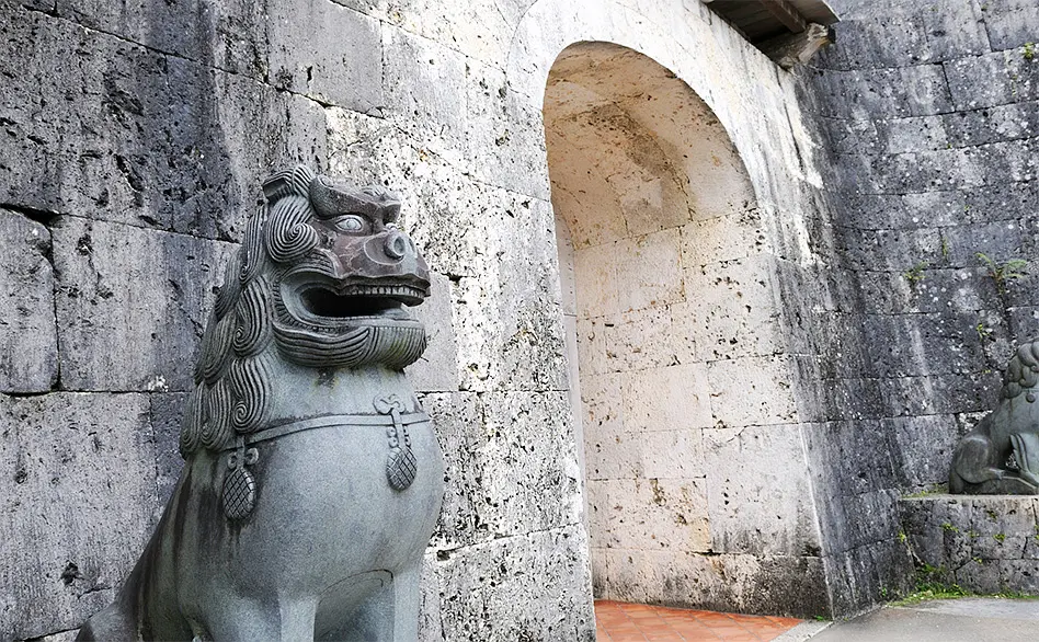 Okinawa-On the streets of Okinawa, the Shiju class has lost its smell and make