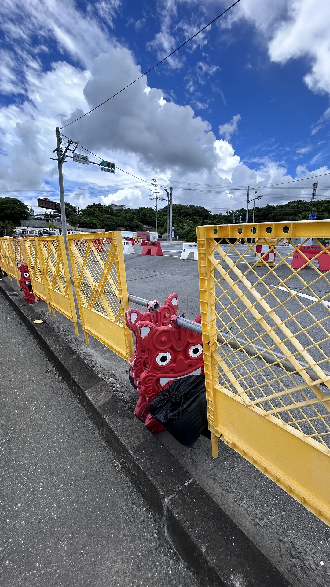 Okinawa-On the streets of Okinawa, the Shiju class has lost its smell and make