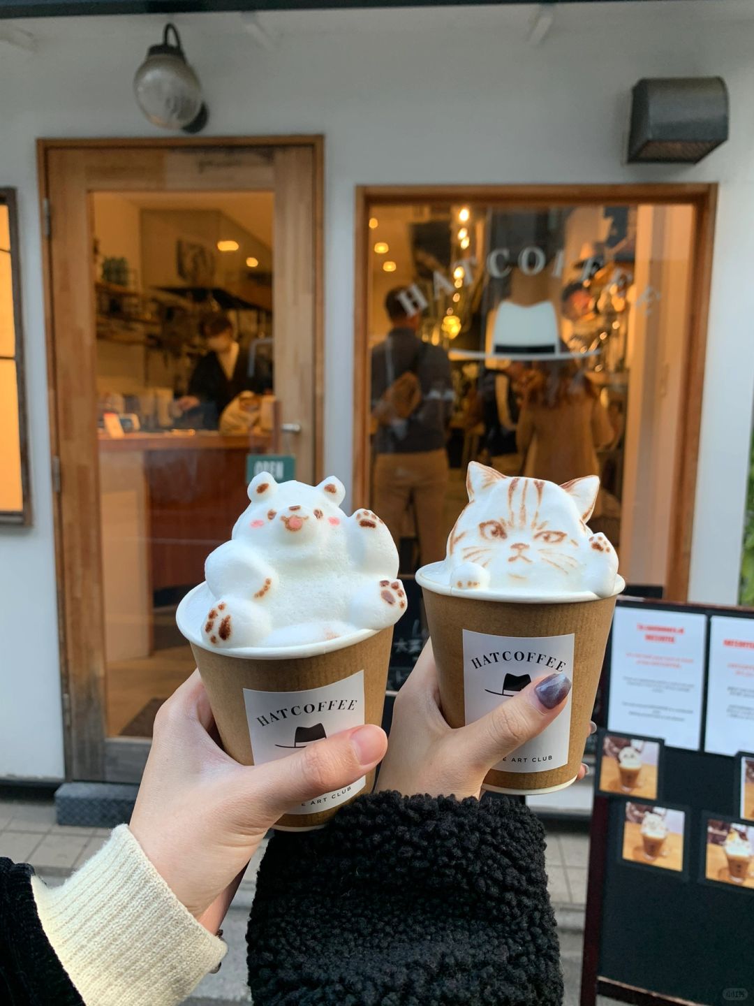 Tokyo-Customized 3D and 2D coffee shops near Asakusa takes about 20 minutes to wait