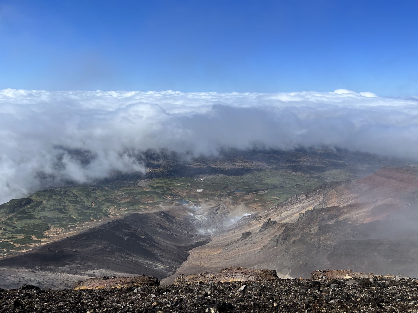 Sapporo/Hokkaido-Volcanic Trek from Asahidake to Kurodake: An Unforgettable Autumn Adventure with half the price