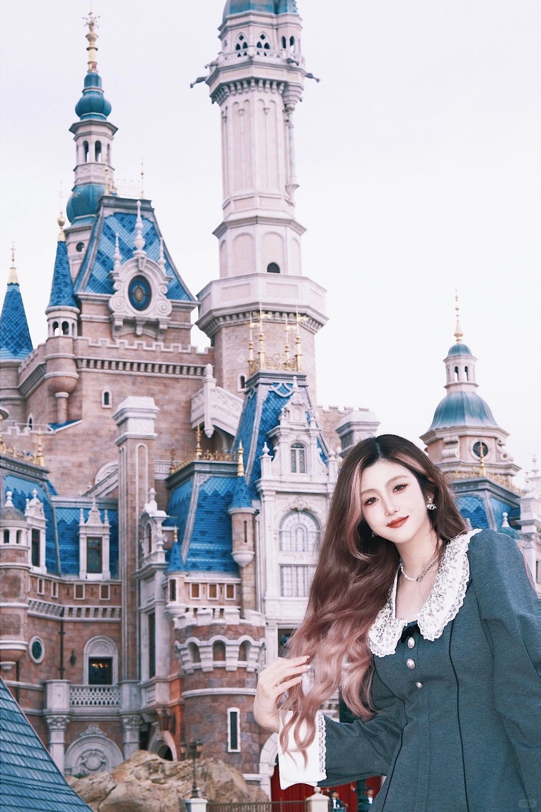 Shanghai/Hangzhou-Go to Shanghai Disneyland and take photos with your loved one!