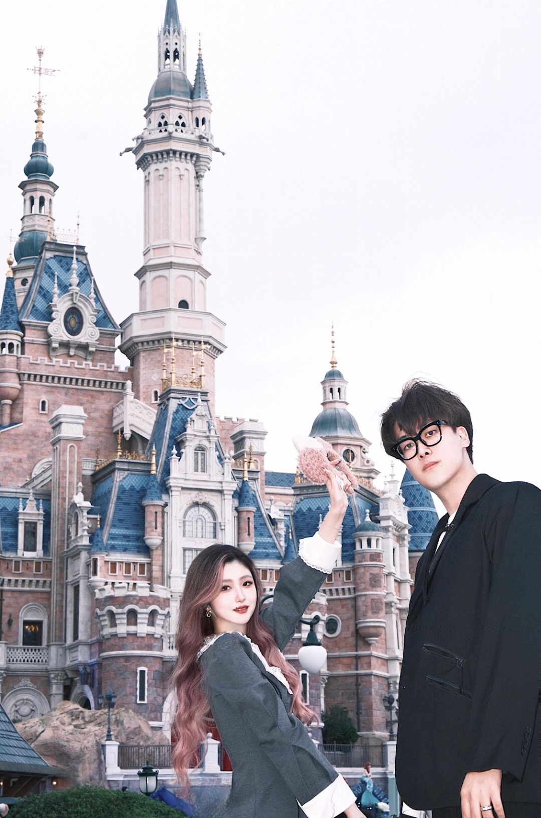 Shanghai/Hangzhou-Go to Shanghai Disneyland and take photos with your loved one!