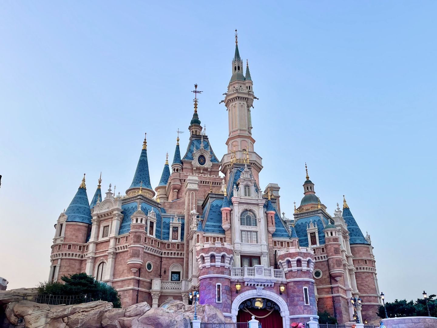 Shanghai/Hangzhou-A 14 hour tour of Shanghai Disneyland!