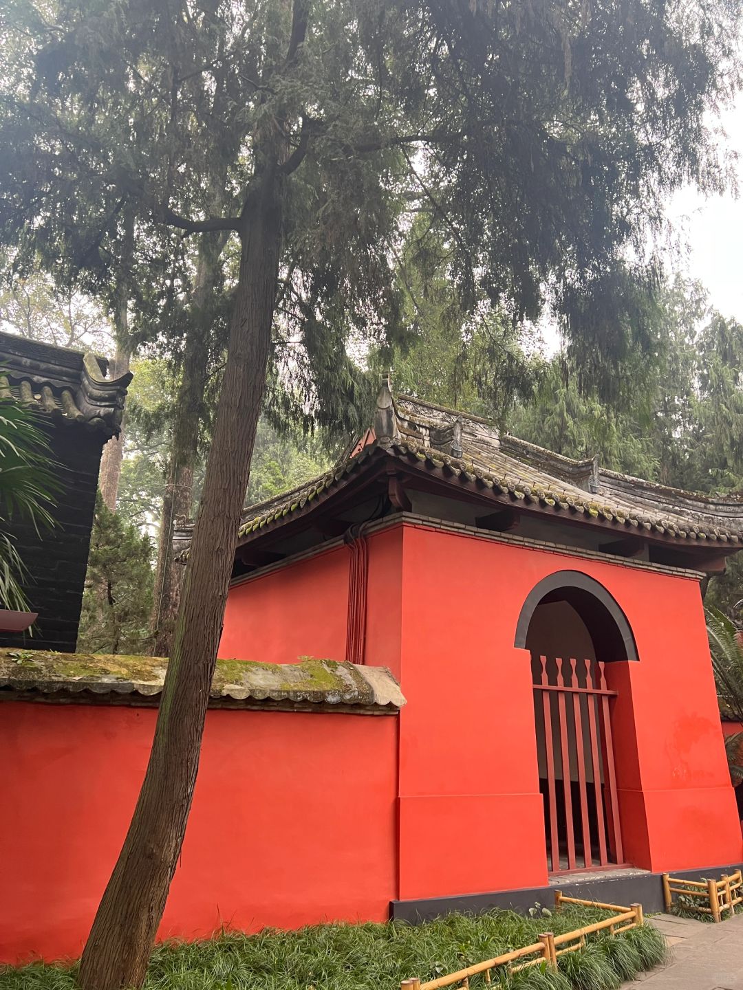 Sichuan-Wuhou Temple in Chengdu,  Emperor Zhao Lie and Zhuge Liang of the Han Dynasty are both here!