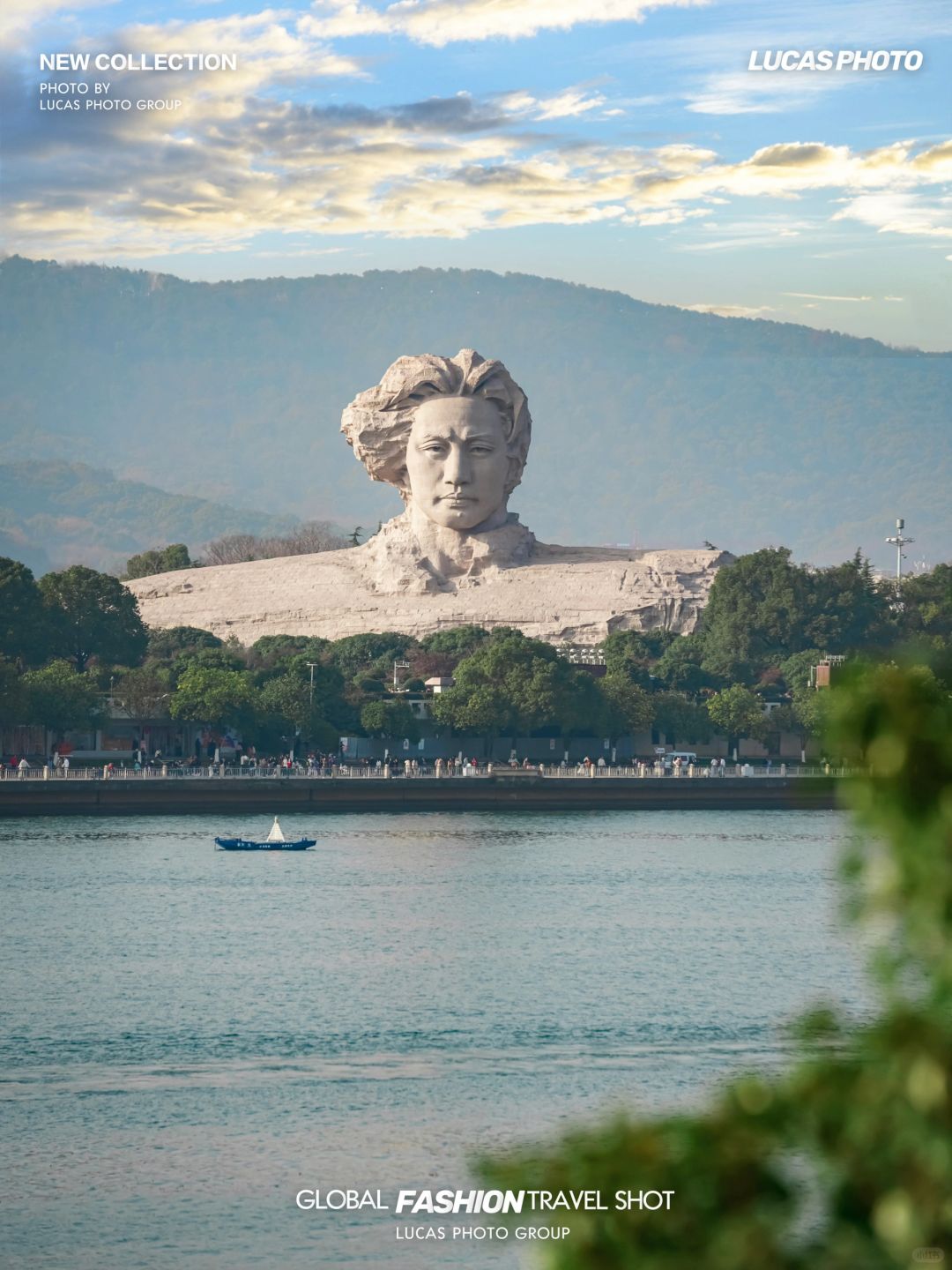 Changsha-When you come to Changsha, you must come to Orange Island and take a photo with the statue of the great man as a souvenir!