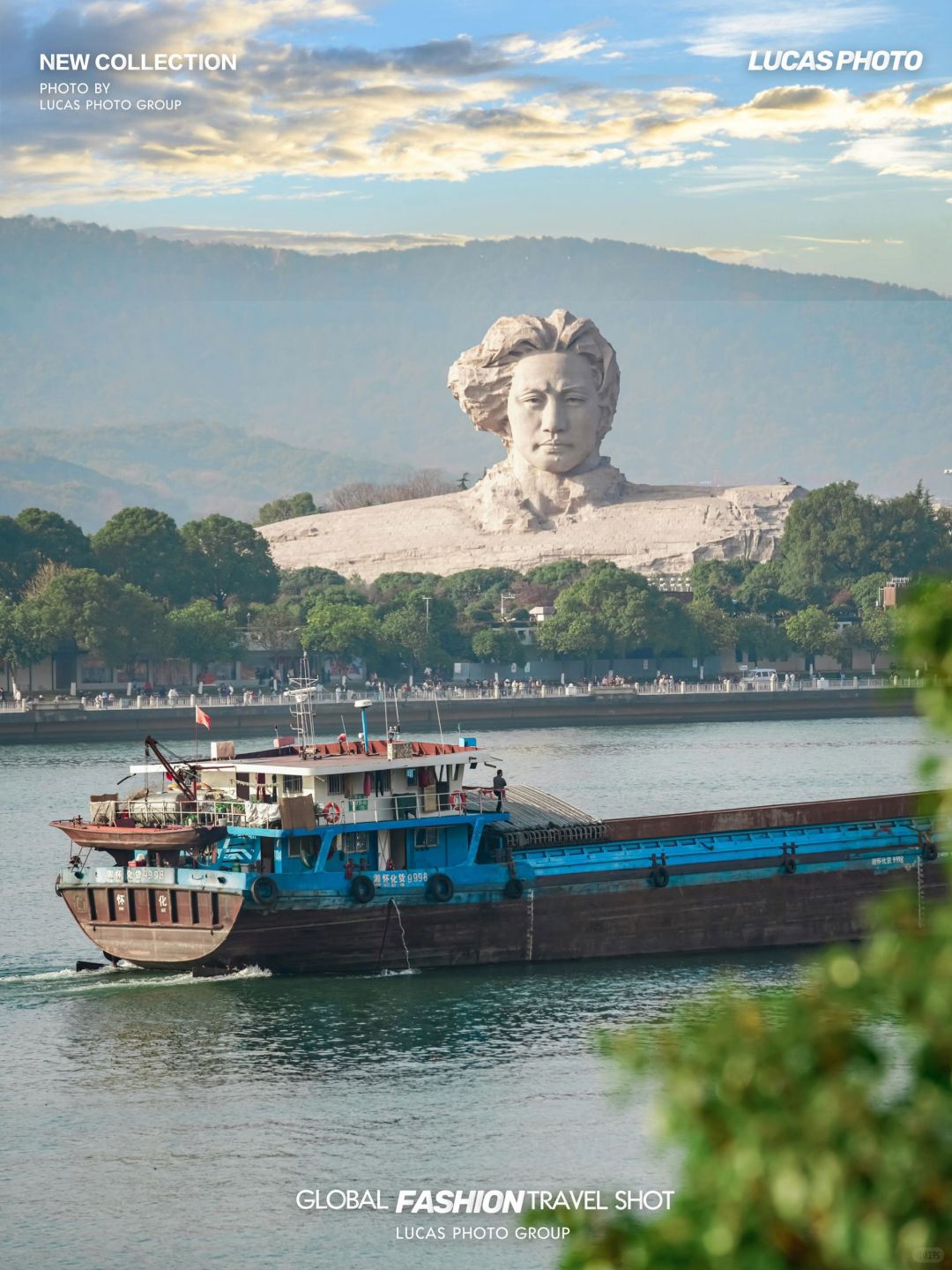 Changsha-When you come to Changsha, you must come to Orange Island and take a photo with the statue of the great man as a souvenir!