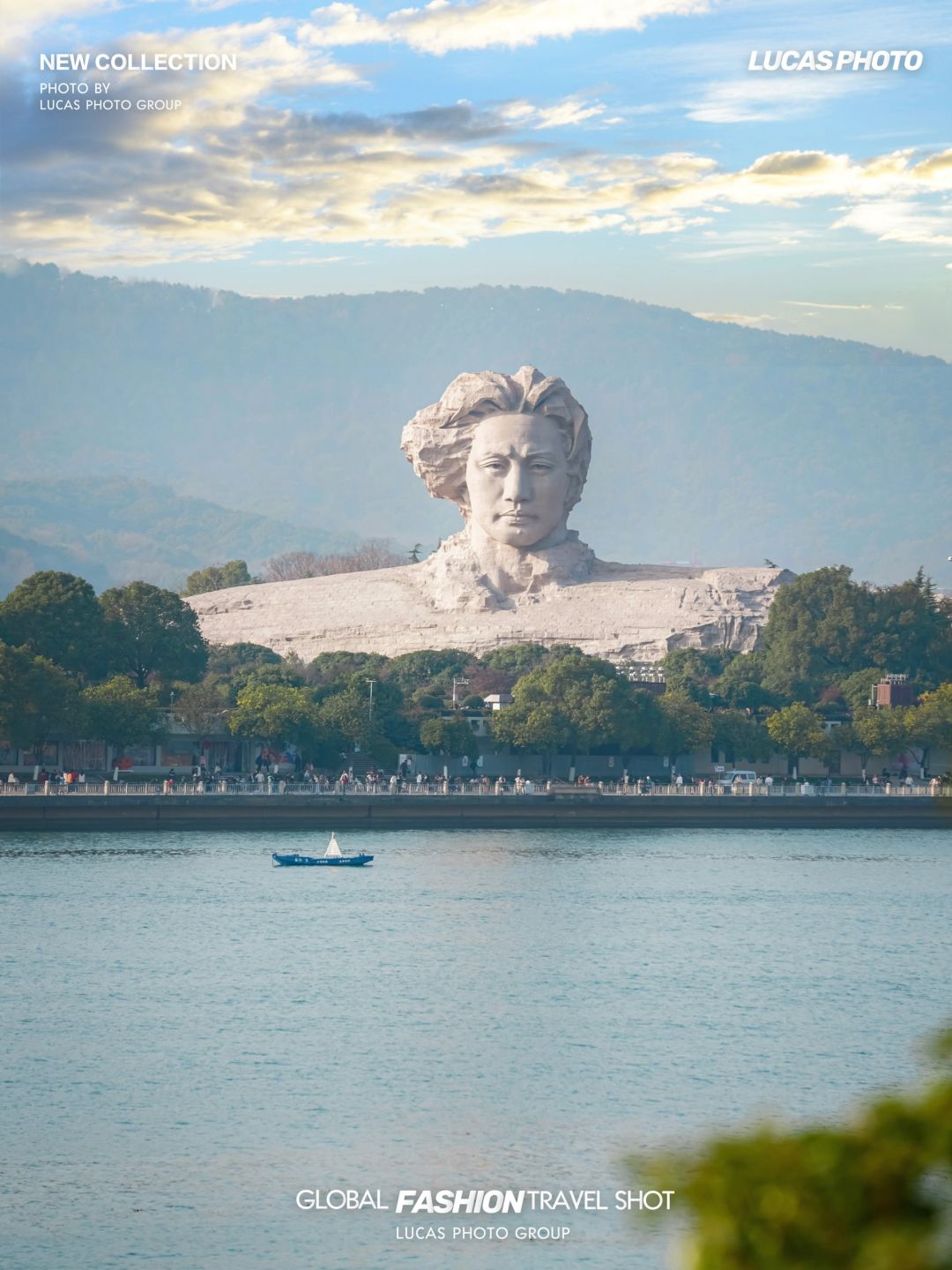 Changsha-When you come to Changsha, you must come to Orange Island and take a photo with the statue of the great man as a souvenir!