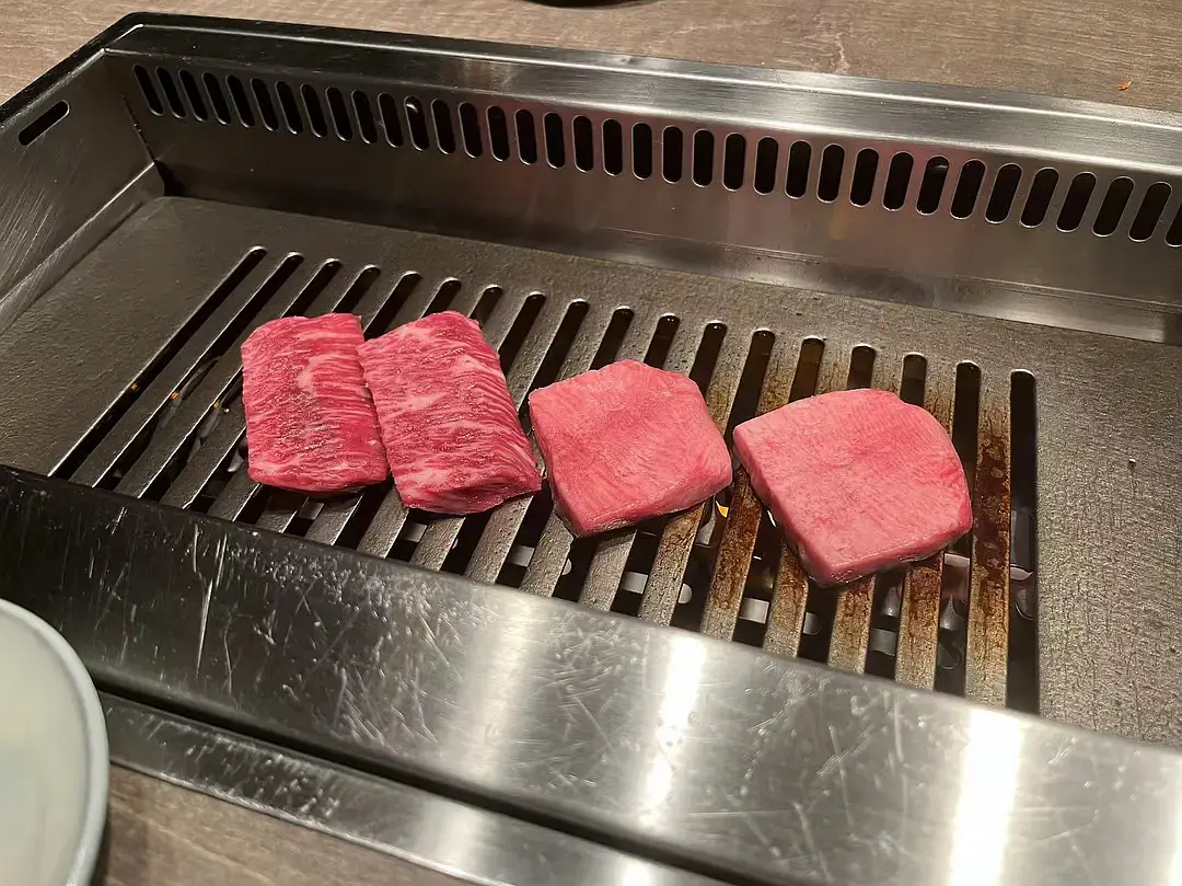 Tokyo-USHIGORO:a yakiniku chain store in GINZA and Nishi-Azabu with apanese-style shabu-shabu, sukiyaki