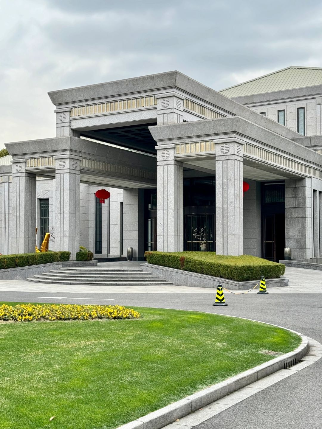 Shanghai/Hangzhou-The West Suburban Hotel in Shanghai is the pinnacle of combining Soviet and Eastern aesthetics.