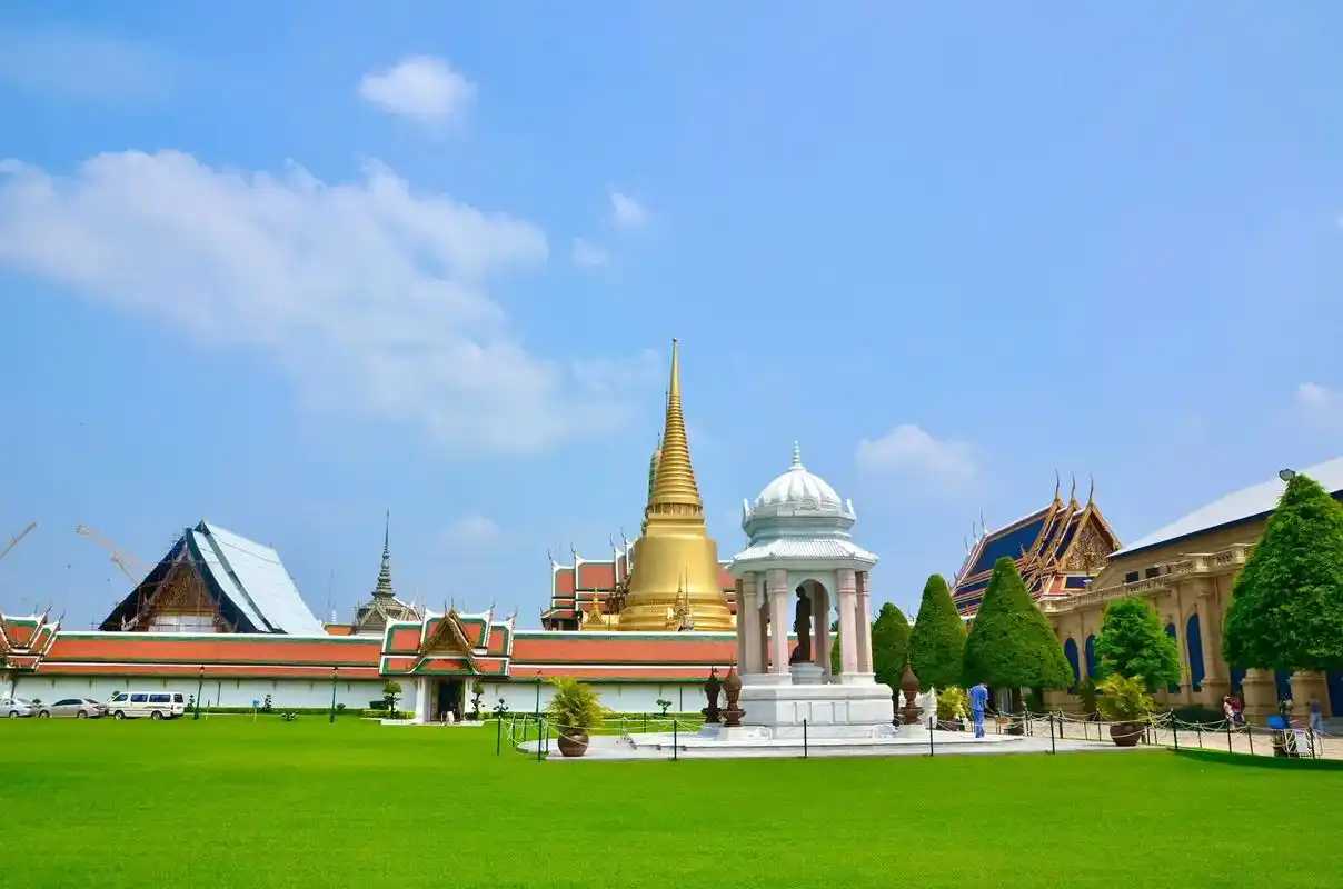 Bangkok-The Grand Palace is the royal palace of Thailand and a large-scale ancient building complex in the center of Bangkok.