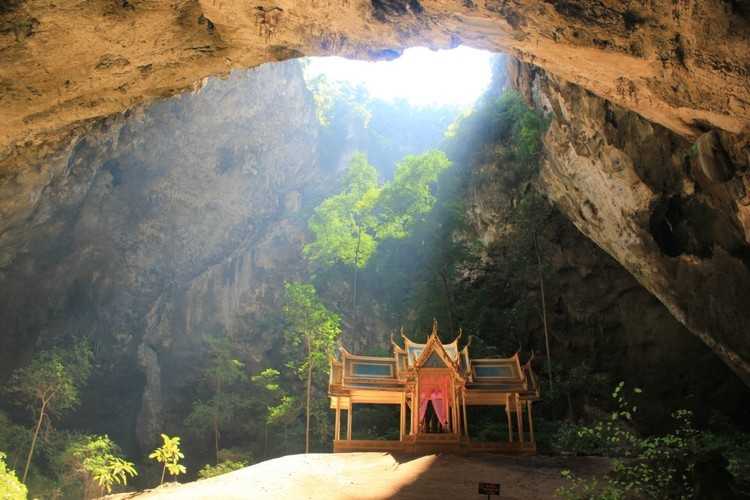 Hua Hin-Hua Hin Khao Sam Roi Yod National Park, countless high limestone peaks, full of mysterious caves