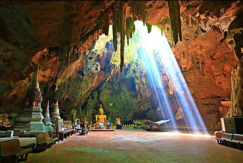 Hua Hin-Tham Khao Luang Cave, Naturally formed heart-shaped cave, is where many lovers like to make wishes