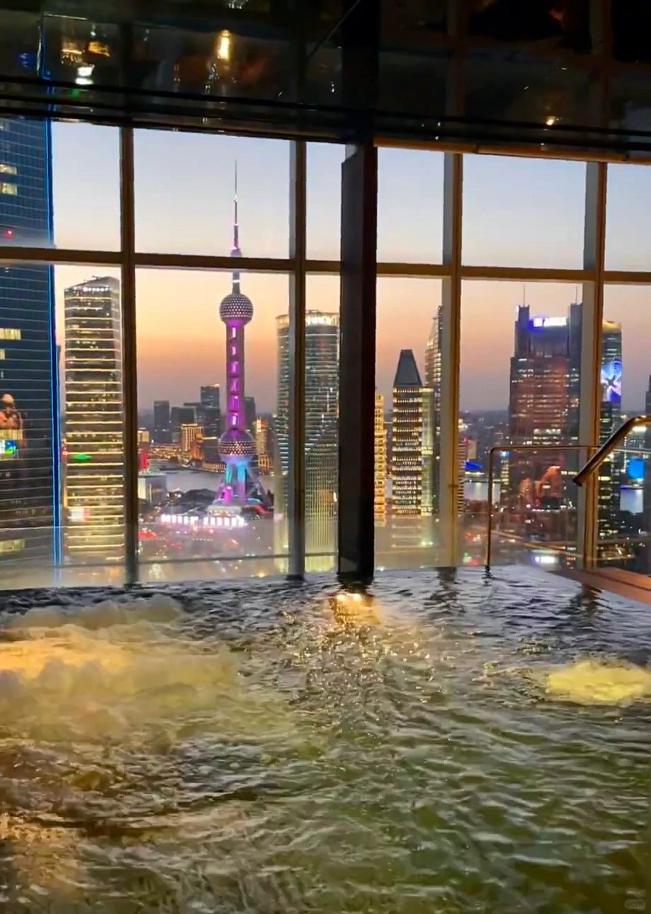 Jiangsu/Zhejiang/Shanghai-The Shanghai Regent Hotel has a high-rise infinity pool and a Roman sauna!