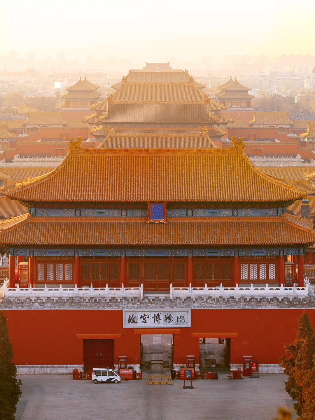 Beijing/Tianjin-Winter only | The sunrise at the Forbidden City is so New Year’s atmo