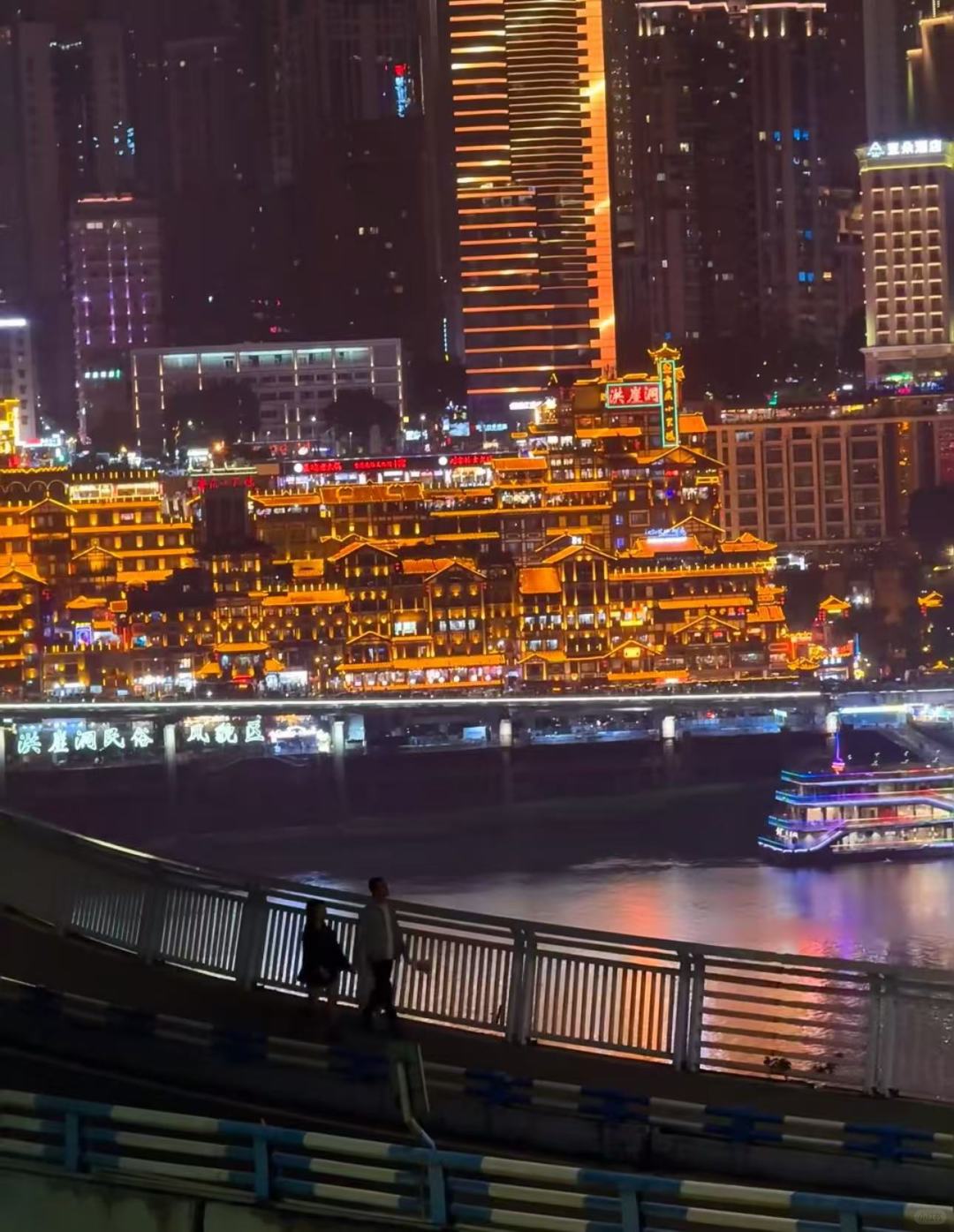 Sichuan-Hongyadong in Chongqing, its stilted houses are the most distinctive traditional architecture in Sichuan and Chongqing!