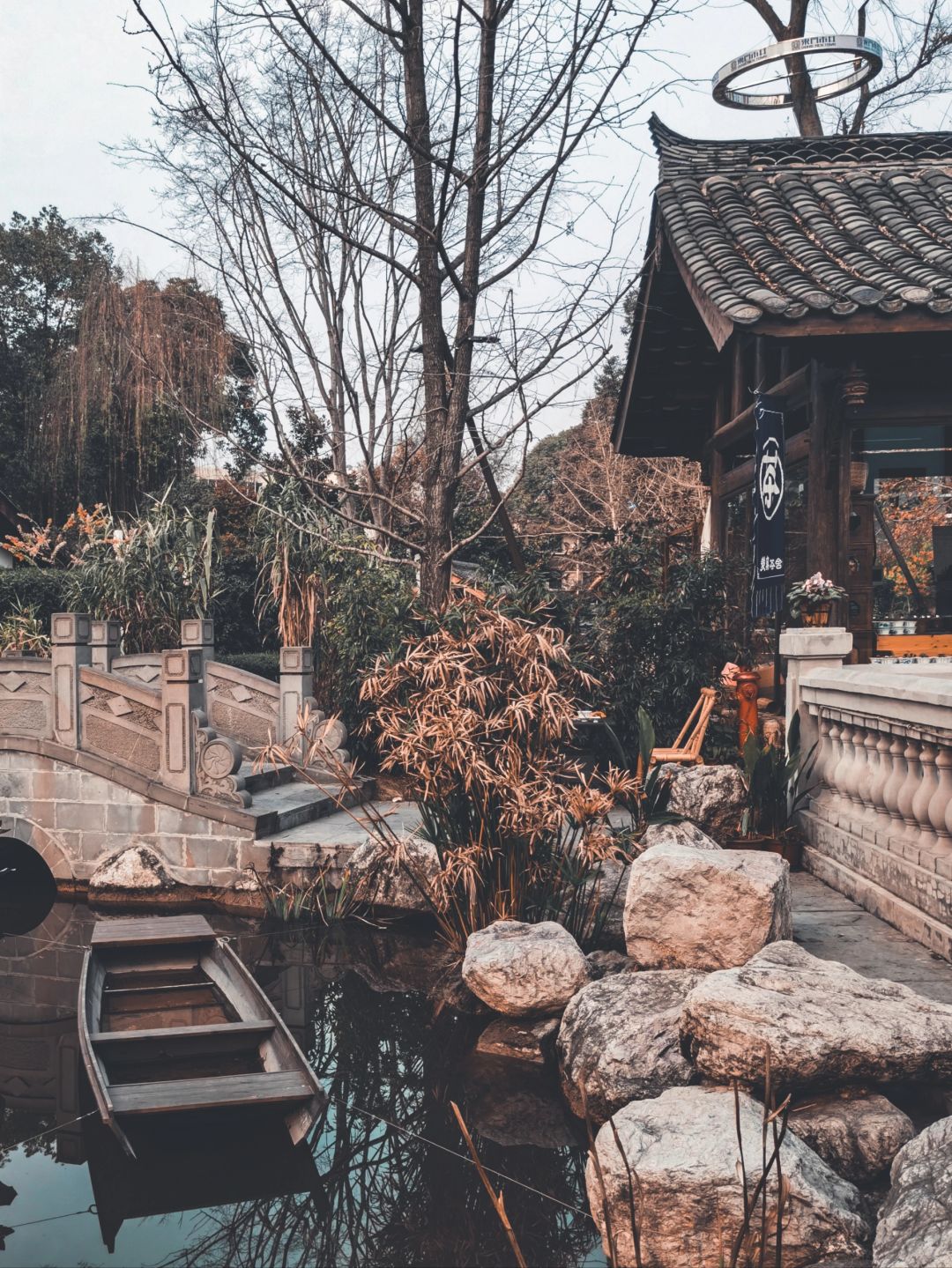 Sichuan-Chengdu Dongmen Shijing Teahouse, where locals drink tea, play cards, eat, and chat!